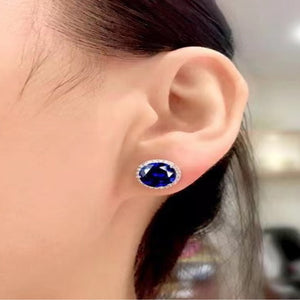 2 carat contrast moissanite platinum-plated stud earrings with brilliant sparkling gemstones.