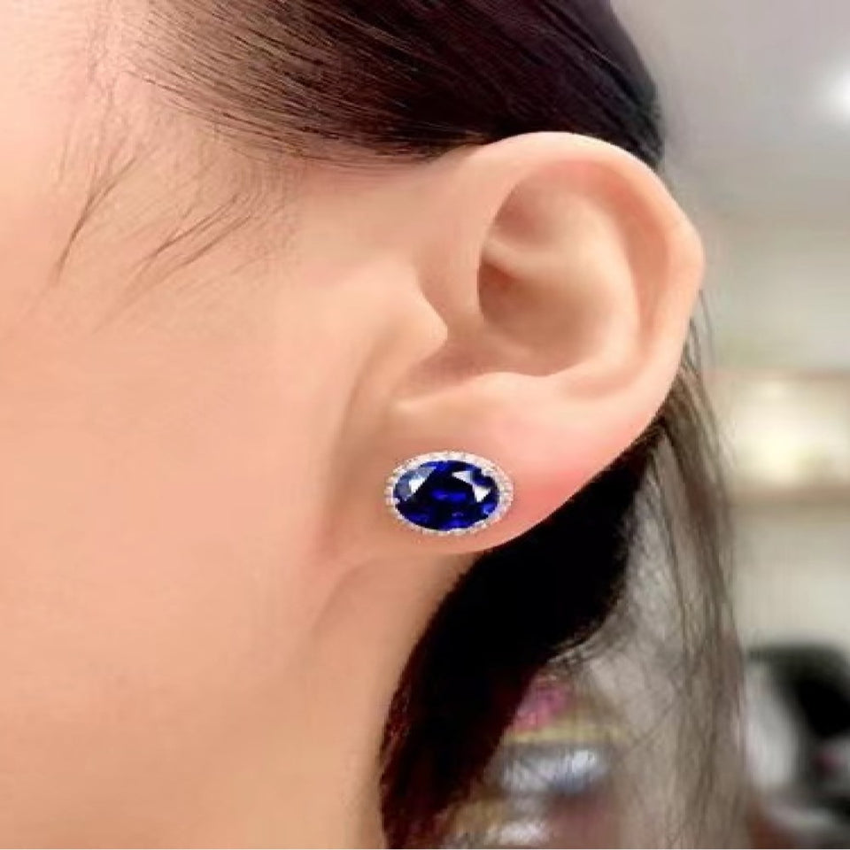 2 carat contrast moissanite platinum-plated stud earrings with brilliant sparkling gemstones.