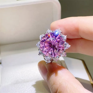 10 carat moissanite necklace crafted in 925 sterling silver with a brilliant sparkling gemstone.