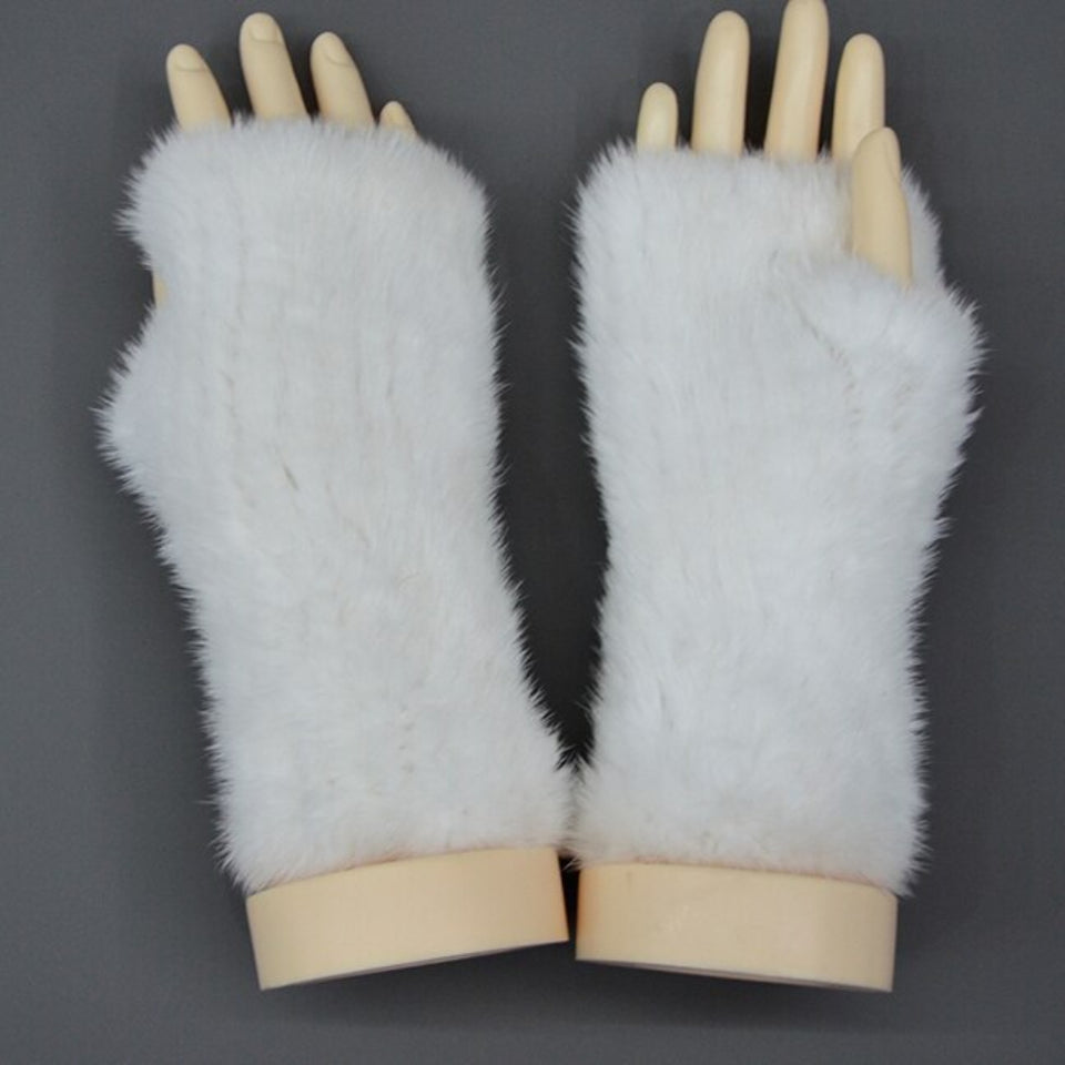 Comfortable insulated winter gloves for everyday cold-weather use.