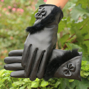 Women's warm autumn and winter gloves for everyday wear.