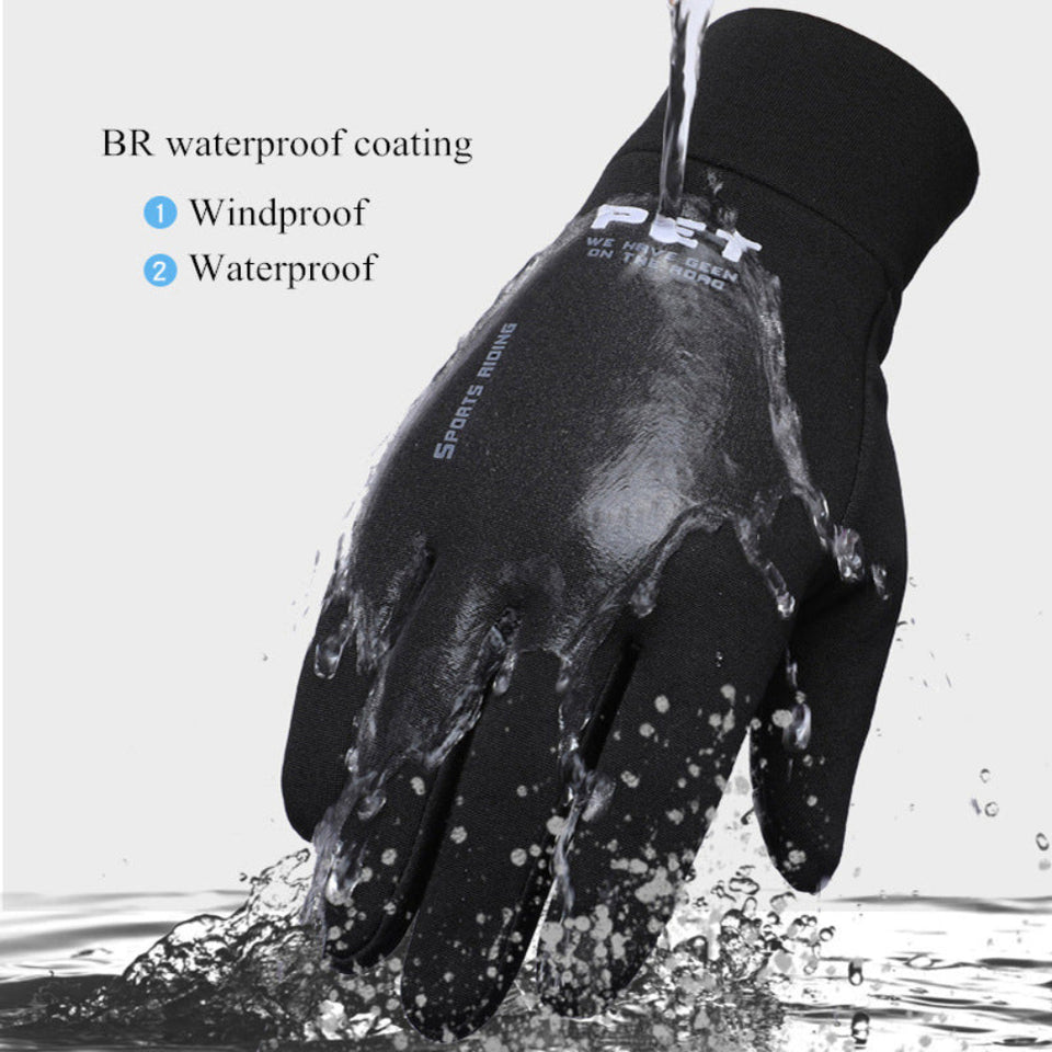 Men's insulated winter cycling gloves for riding and outdoor activities.