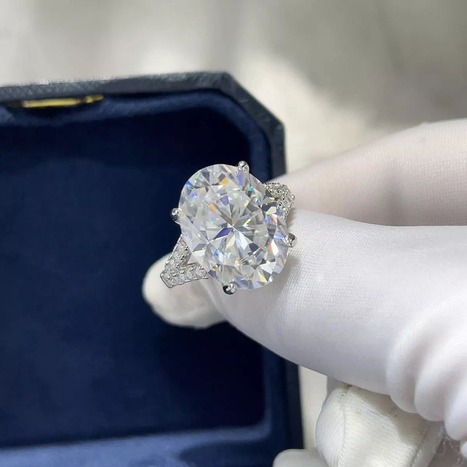 10 carat moissanite ring crafted in 925 sterling silver with a brilliant sparkling gemstone.