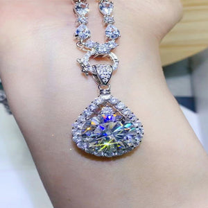 10 carat teardrop moissanite pendant necklace with a platinum-plated finish and brilliant sparkling gemstone.