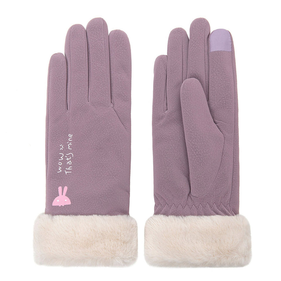 Classic insulated winter gloves for everyday cold-weather wear.