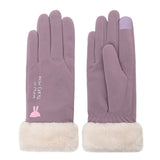 Classic insulated winter gloves for everyday cold-weather wear.