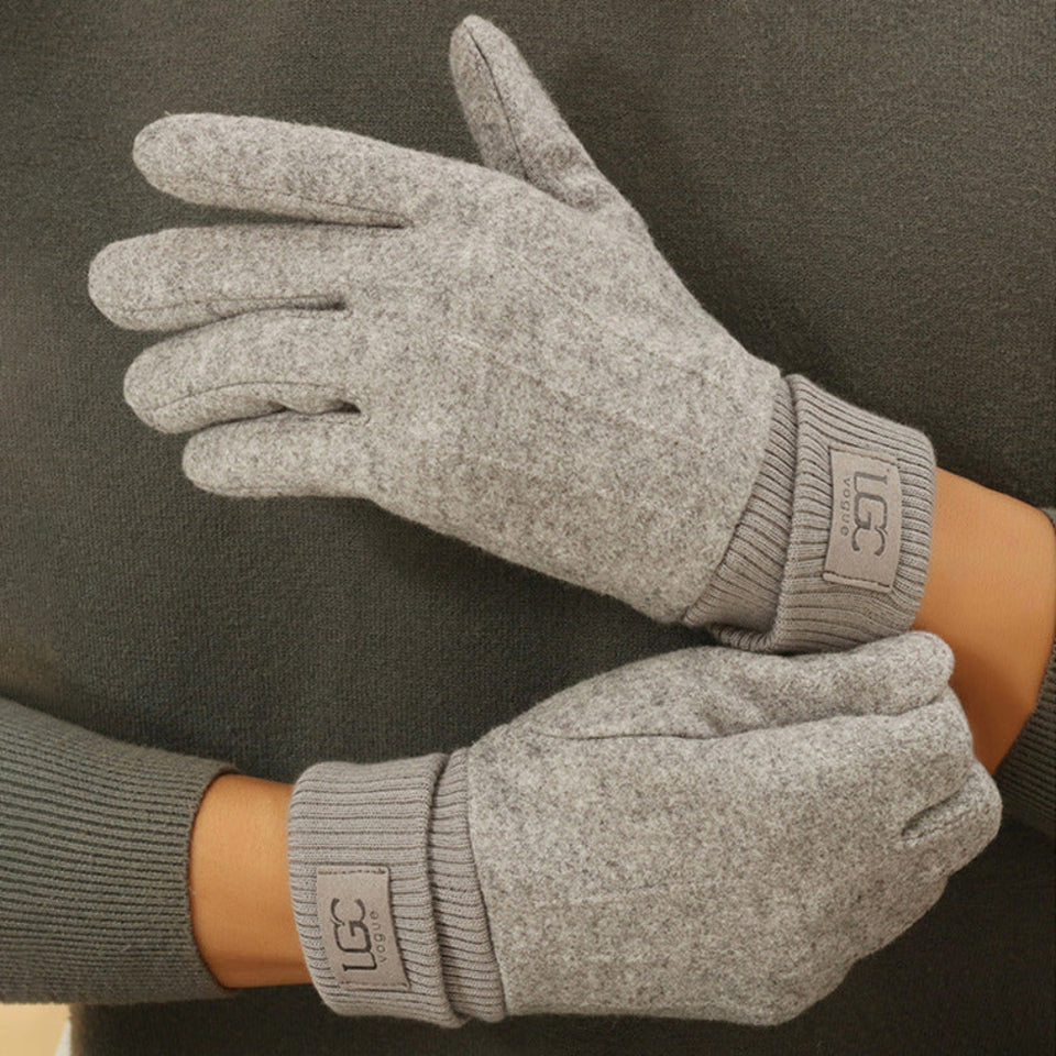 Cashmere-look men's thermal winter gloves with a soft insulated lining.