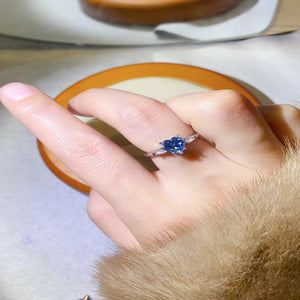1 carat blue heart-shaped moissanite ring with a platinum-plated finish and brilliant sparkling gemstone.