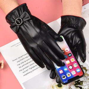Women's thickened insulated winter gloves for everyday cold-weather wear.