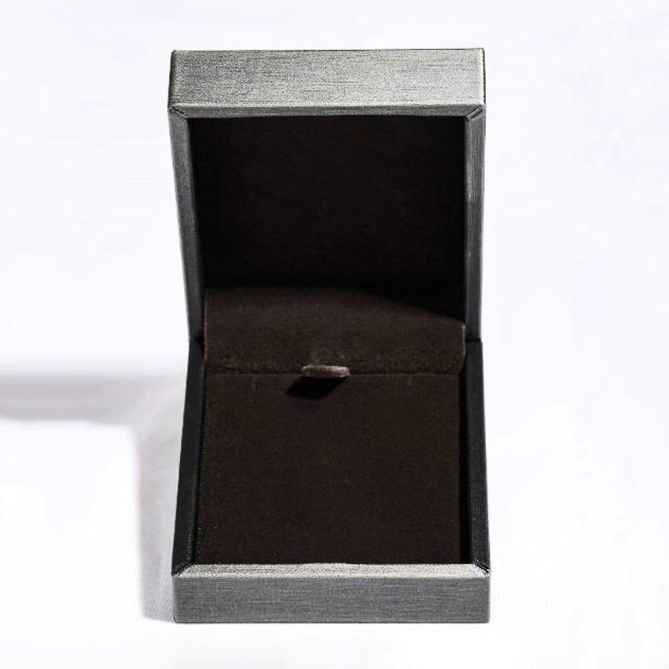 Luxury flower pendant necklace in 925 sterling silver featuring an elegant floral design with sparkling accents.