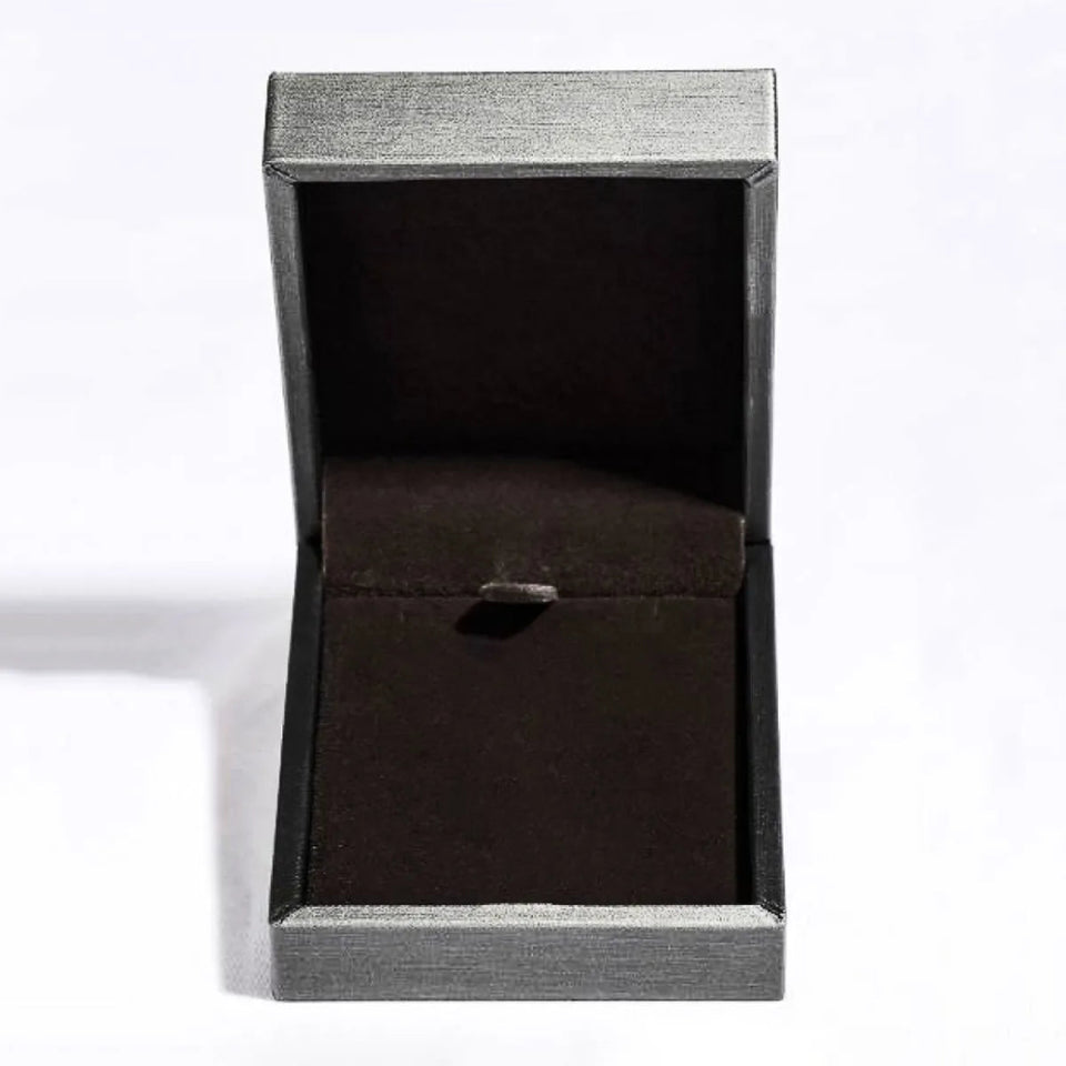 10 carat moissanite necklace crafted in 925 sterling silver with a brilliant sparkling gemstone.