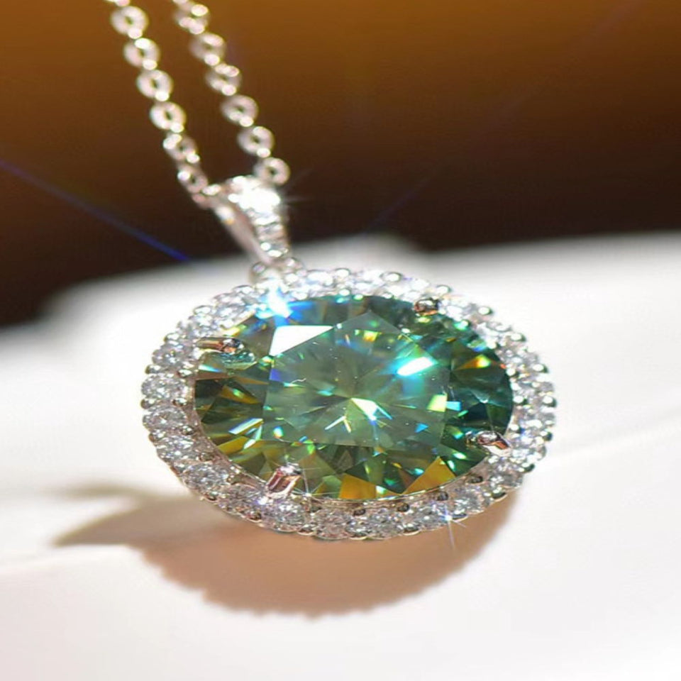 10 carat moissanite pendant necklace with a platinum-plated finish and brilliant sparkling gemstone.